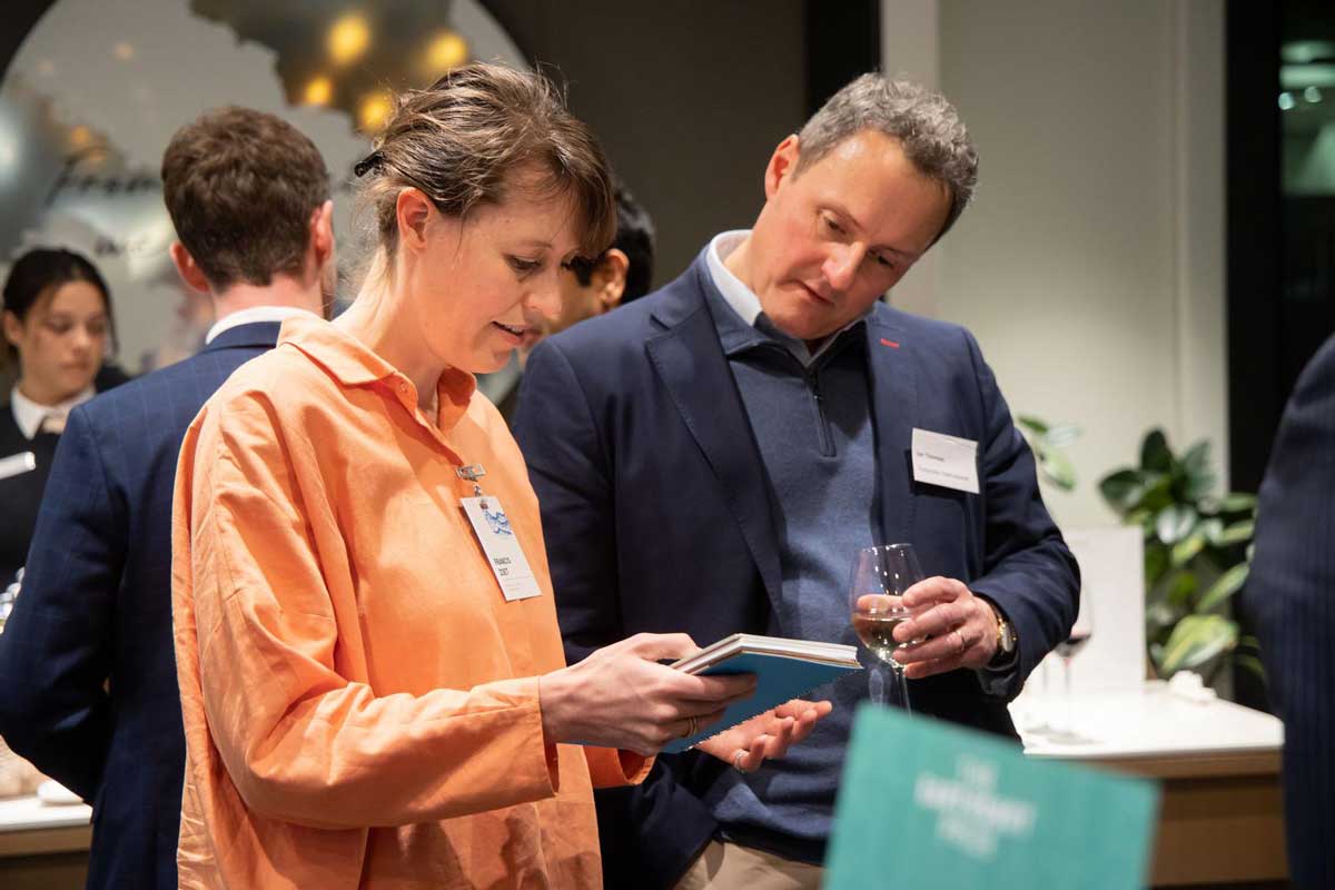 Francis Zoet (Great Bubble Barrier) talks with advisors at the Deloitte networking event
