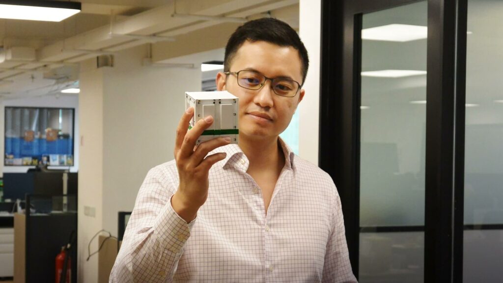AMPD Enertainer Brandon Ng with battery cell