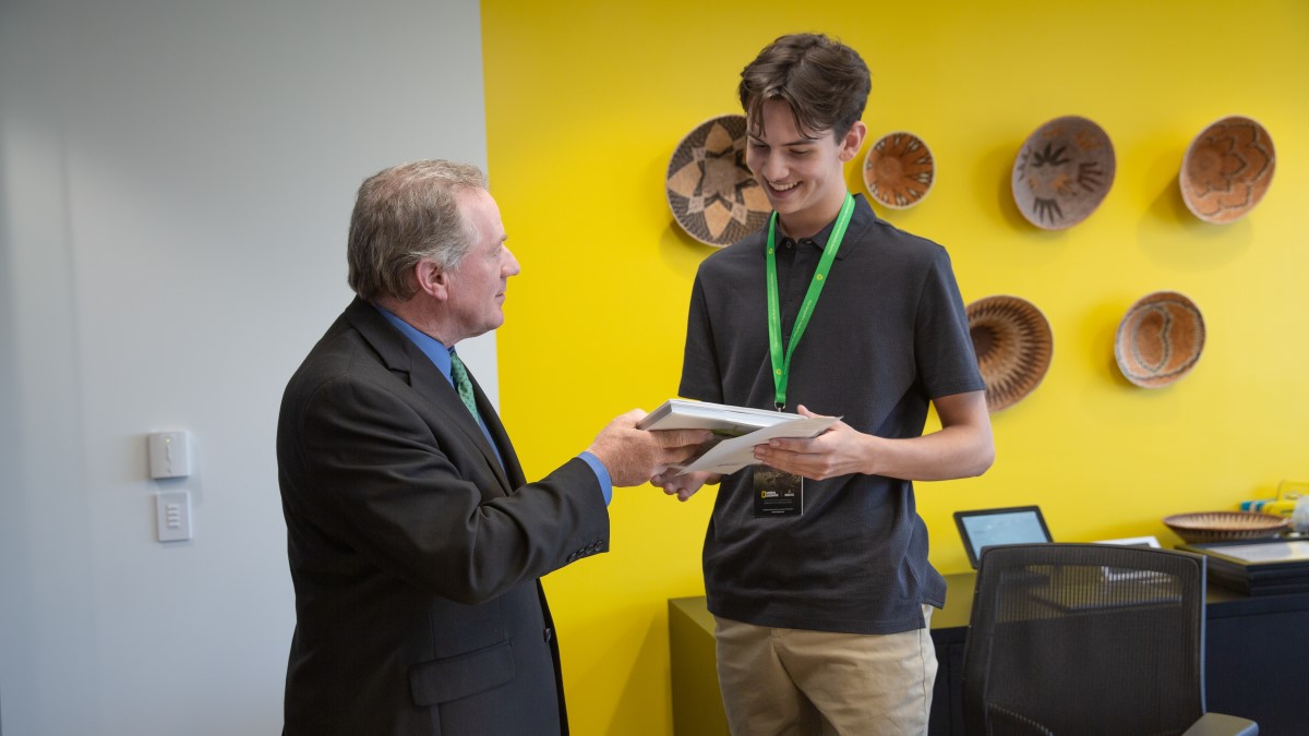 Award recipient Soren Goldsmith meeting Joel Sartore
