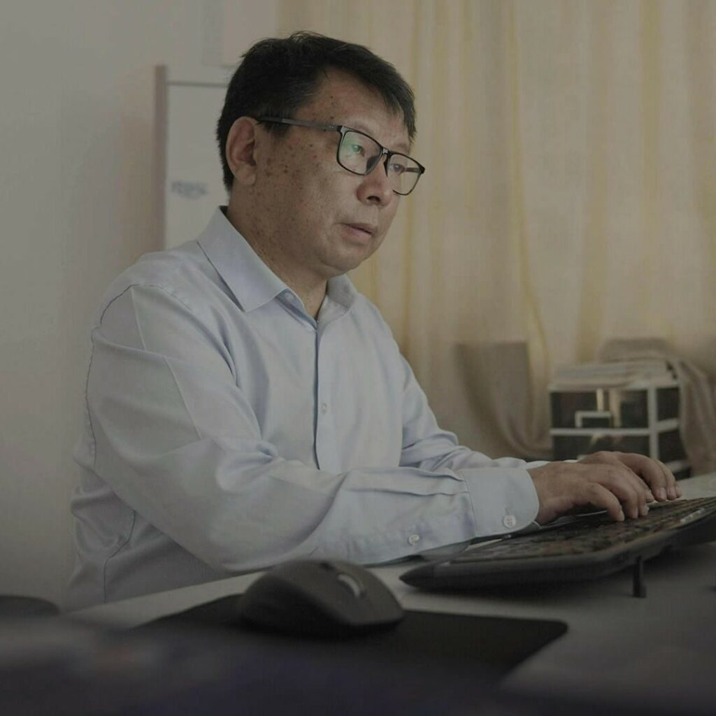 Desert Agricultural Transformation Professor Yi Zhijian in lab
