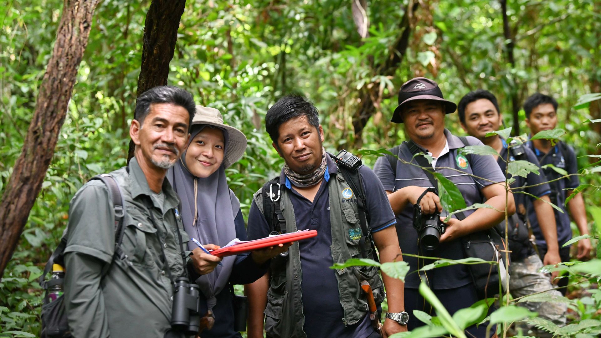 Hutan worker and visitors in jungle
