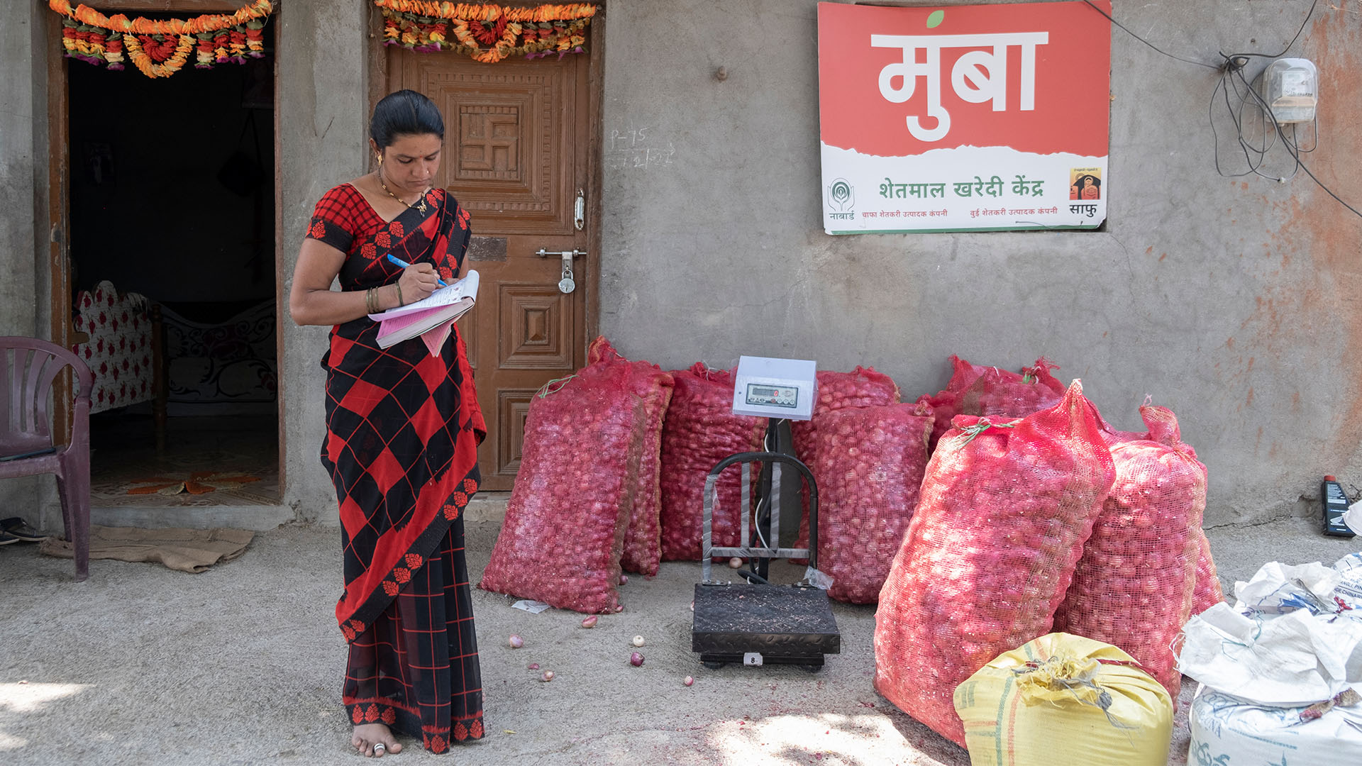 S4S Technologies reduces food waste amongst smallholder farmers through solar-powered dryers and processing equipment.