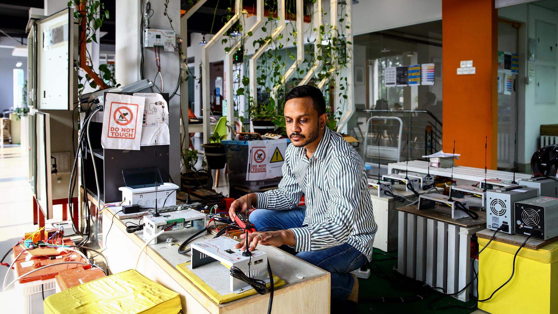 SOLshare employee works with components