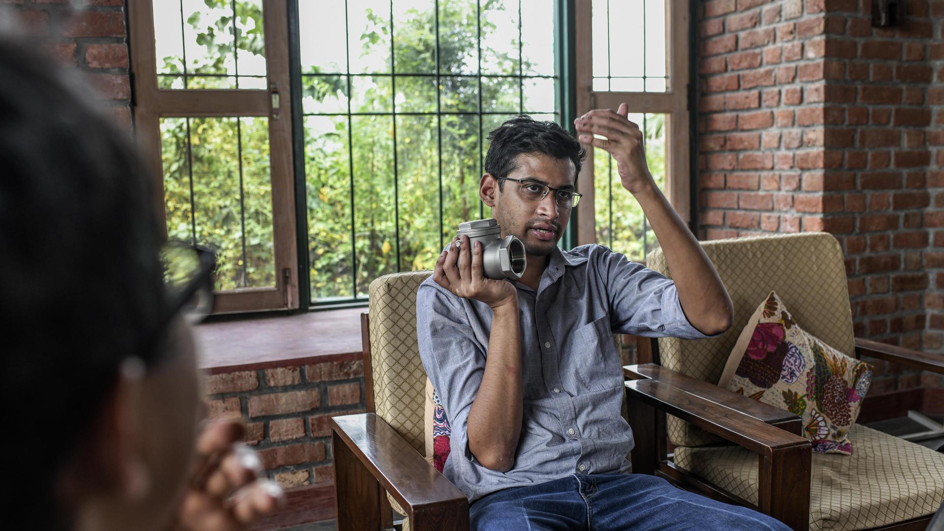 Takachar Co-Founder and CEO, Vidyut Mohan with component
