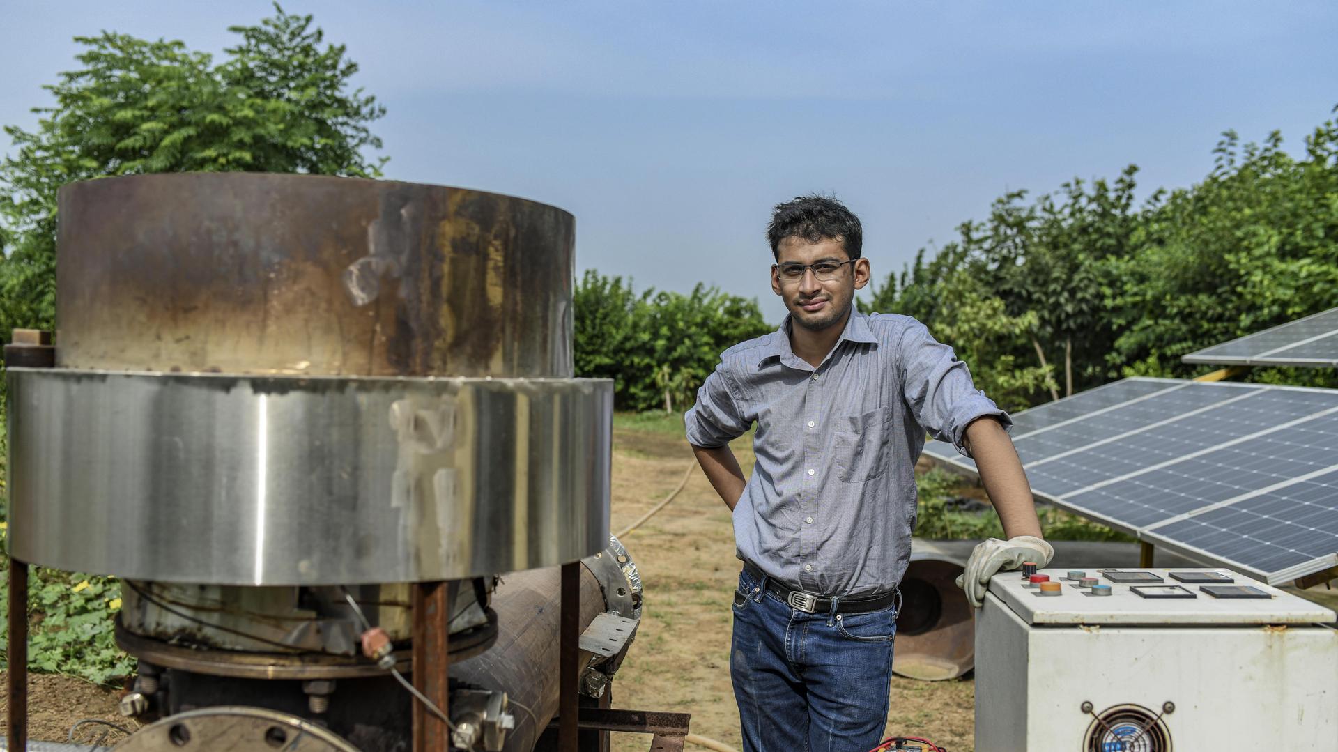 Takachar Co-Founder and CEO, Vidyut Mohan with equipment