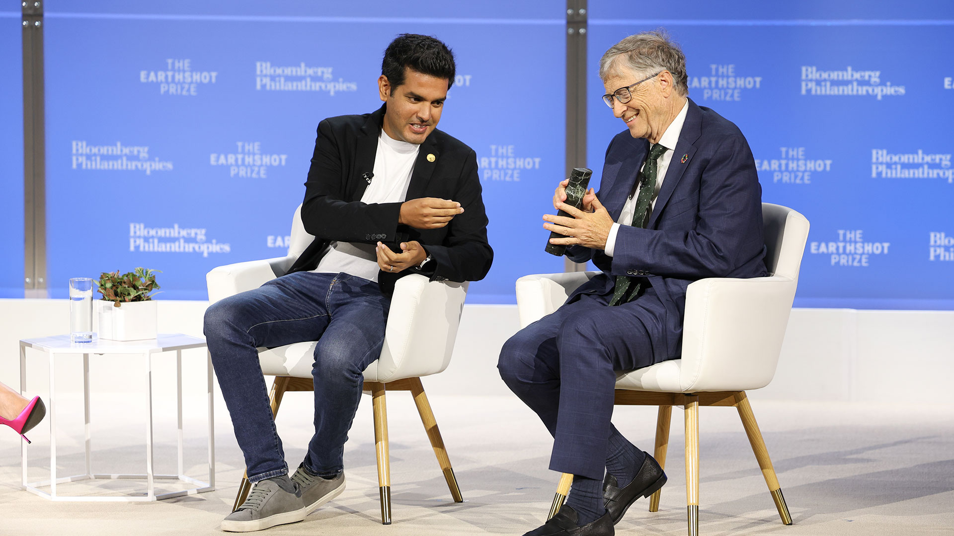 Talal Hasan, Founder & CEO of 2022 Earthshot Prize Winner, 44.01 with Bill Gates.