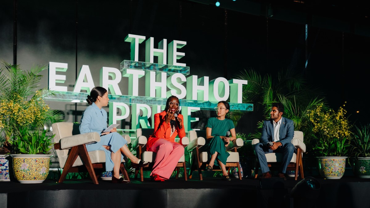 Sophia Li hosts a panel discussion between Tokunboh Ishmael (Earthshot Prize Trustee), sustainability consultant Qiyun Woo and Aadith Moorthy from 2023 Winner Boomitra